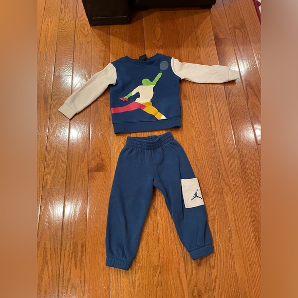 Jordan Other - Air Jordan Sweatsuit in Size 2T